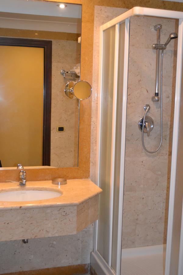 Hotel La Ville Catania Esterno foto